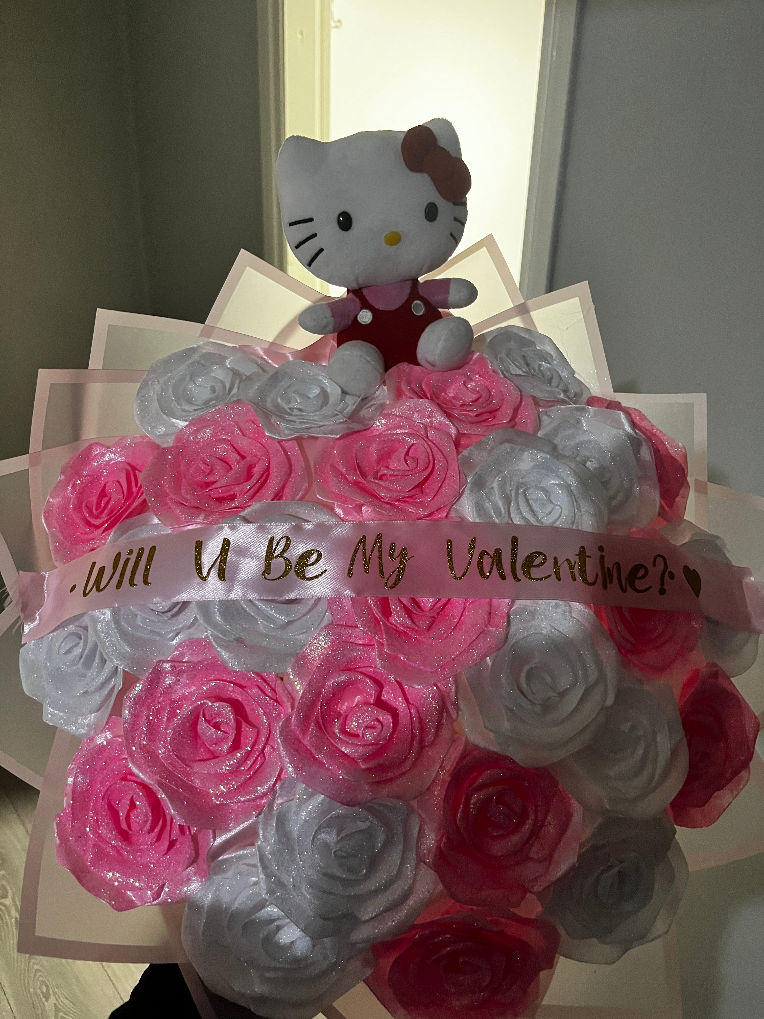 Pink x White Glitter Hello Kitty Themed Bouquet